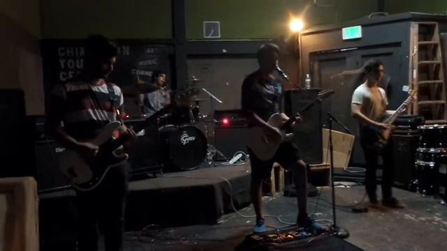 Our linemen suck- Play Pause Repeat смотреть онлайн