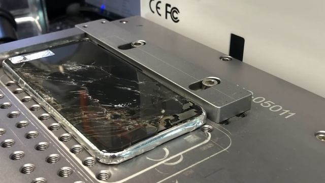 Лазерная замена заднего стекла iPhone смотреть онлайн