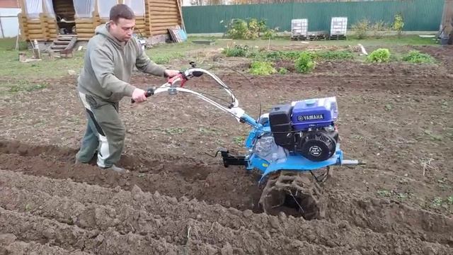 Вспашка плугом МБ-23 Yamaha МультиАгро смотреть онлайн