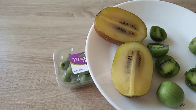 Actinidia( Актинидия) или mini-kivi нашла в Biedronke.ВКУСНЯТИНА!!! смотреть онлайн