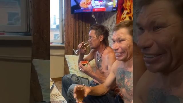БЕЗУМНЫЙ ПАША. ОЛЕГ МОНГОЛ. САНЯ БЫК. ИРИШКА ЧИКИ ПИКИ. БУХАЕМ И ЗАКУСУЕМ КРАСНОЙ ИКРОЙ. смотреть онлайн