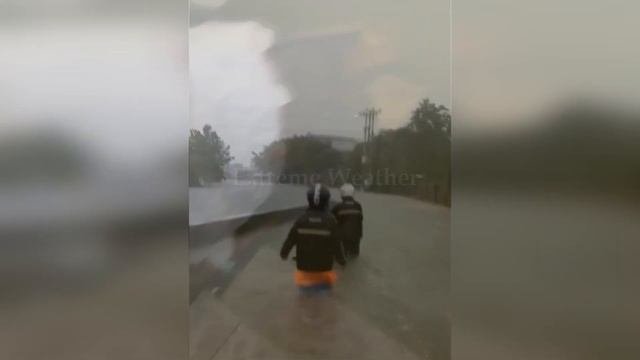 Just happened in Indonesia! Makassar becomes an ocean after heavy rains! смотреть онлайн