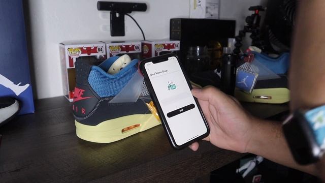 Using The Check Check App To Legit Check My Kickz From The Goat App смотреть онлайн