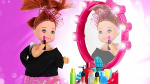 Штеффи играет в маму Барби. Игры в салон красоты. Видео для девочек про куклы
