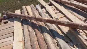 Сборка крыши. Стропила из бревен.mp4