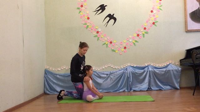Упр. 6а. Растяжка для поперечного шпагата. Объяснение. смотреть онлайн