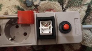 Как починить выключатель удлинителя/сетевого фильтра ватной палочкой / Fixing network filter switch