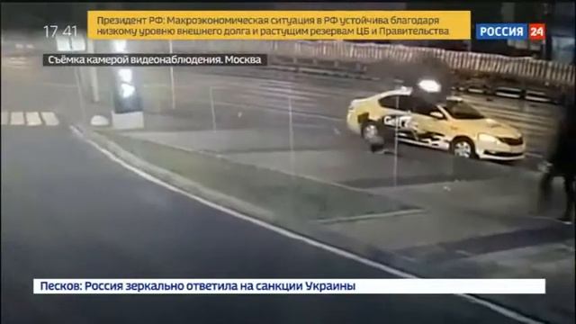 Woman worn by truck wheel _Женщину снесло колесом грузовика смотреть онлайн