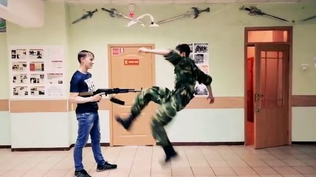 Разрядка автомата Ak-74 m. ногой смотреть онлайн