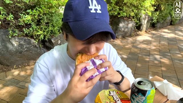 ASMR MUKBANG | 직접 만든 치즈 불닭볶음면 양념치킨 김밥 치즈스틱 먹방 FRIED CHICKEN AND FIRE NOODLES смотреть онлайн