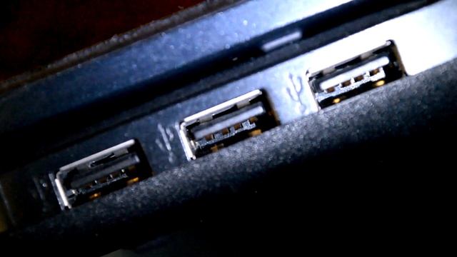 How to spot USB 3.0 vs USB 2.0 Ports on Computers / Laptops - Learn to see the difference! смотреть онлайн