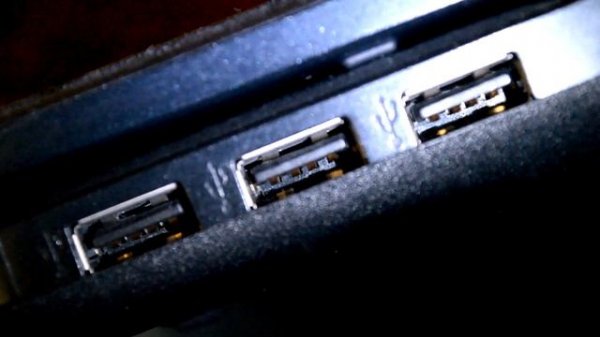 How to spot USB 3.0 vs USB 2.0 Ports on Computers / Laptops - Learn to see the difference!
