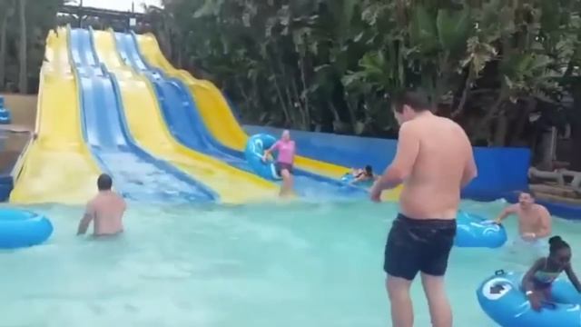 WATER SLIDE FAILS COMPILATION смотреть онлайн