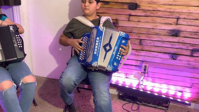 Por $50 dollar - Quien Gano Esta vez? - ayúdanos a decidir Retos de acordeon - REVANCHA смотреть онлайн