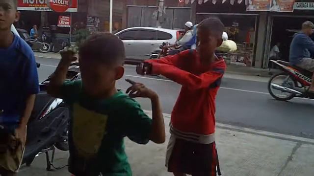 THE THREE BUDOTS DANCING KIDS смотреть онлайн