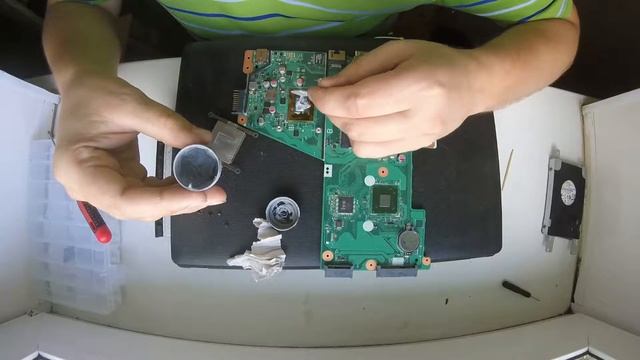 Ноутбук Asus X451C Разборка и замена материнской платы смотреть онлайн