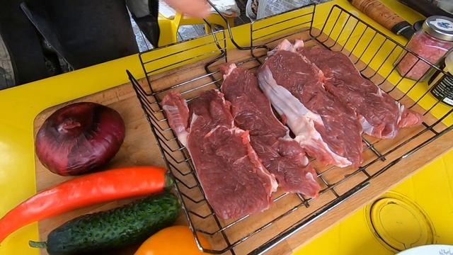 Готовим стэйк на открытом огне смотреть онлайн