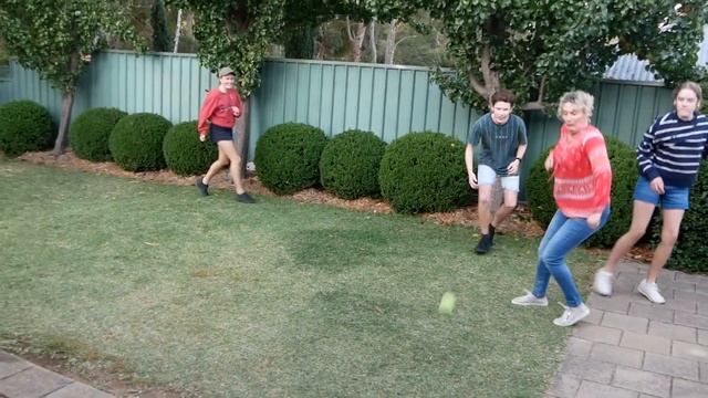 Backyard Games - Bounce Back!!! (So Fun) смотреть онлайн
