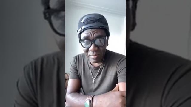 Richard Bona, le grand bassiste nous donne une Musique, vrai leçon de musique смотреть онлайн