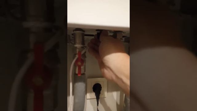 Как добавить давление в котле Beretta , если мигает зелёная лампочка смотреть онлайн