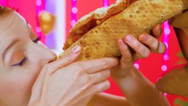 Шоколадный Фонтан Фондю Челлендж  | Ситуации с Дорогой Vs Дешевой Едой от RATATA COOL