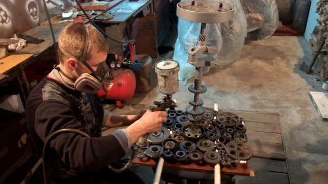 Стол из деталей мотоцикла / Handcrafted Table