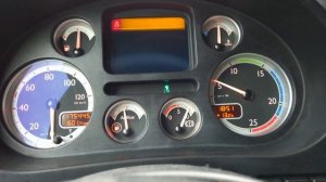 Переключаю все 16 передач на грузовике.