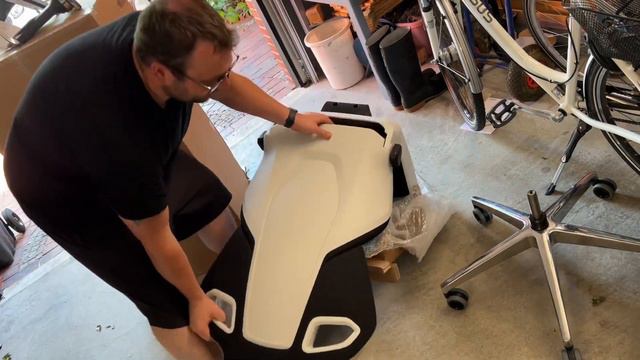 RECARO Exo Platinum Black & White - premium gaming and office chair Unboxing and instructions смотреть онлайн