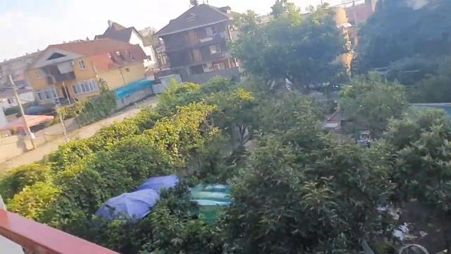 Сочи Адлер сегодня- Голубые Дали ; о районе- рынок....Пляж Вагонное Депо.Море шторм.21 августа2021 смотреть онлайн