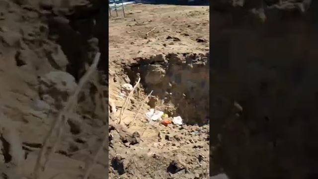 Северодонецк. На детской площадки вместо песочницы - воронка от прилета российского снаряда. смотреть онлайн