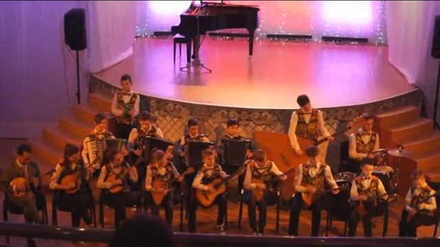 Детский оркестр русских народных инструментов "Скоморошина" - "Светит месяц" смотреть онлайн