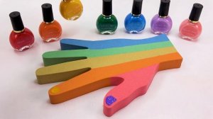 ДЛЯ МАЛЫШЕЙ ! Как сделать из кинетического песка радужную ручную резку ASMR с лаком для ногтей