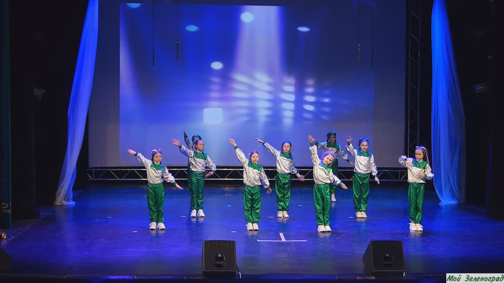 Ансамбль «Серпантин». Косички-вертолёты