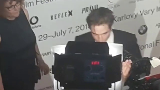 Роберт на церемонии закрытия Karlovy Vary International Film Festival 5 смотреть онлайн