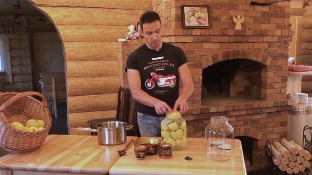 Вкусные мочёные яблоки в банках | Простой рецепт яблок на зиму смотреть онлайн