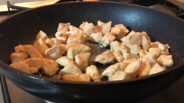 ОЧЕНЬ ПРОСТОЙ И ЛЕГКИЙ УЖИН???СПАГЕТТИ В СЛИВОЧНОМ СОУСЕ С КУРИЦЕЙ? смотреть онлайн