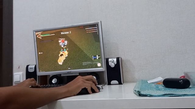 4-х летняя сестрёнка снимает видео, как её брат играет компьютерные игры. смотреть онлайн