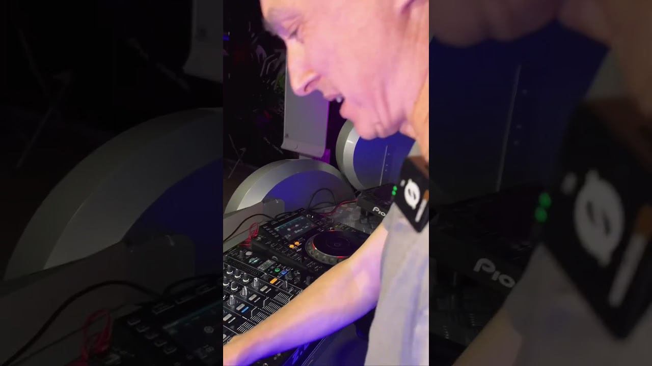 Эффект ROLL с эффектами на отдельном канале. #djboyko #djeffects #djschool смотреть онлайн