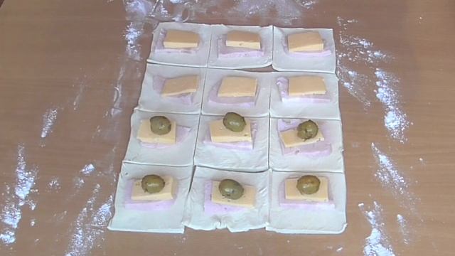Гениальная закуска под футбол и не только! Слоеные конвертики с ветчиной,сыром и оливками. смотреть онлайн