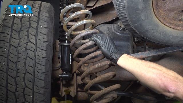 How to Replace Rear Coil Springs 2002-2009 Chevrolet Trailblazer смотреть онлайн