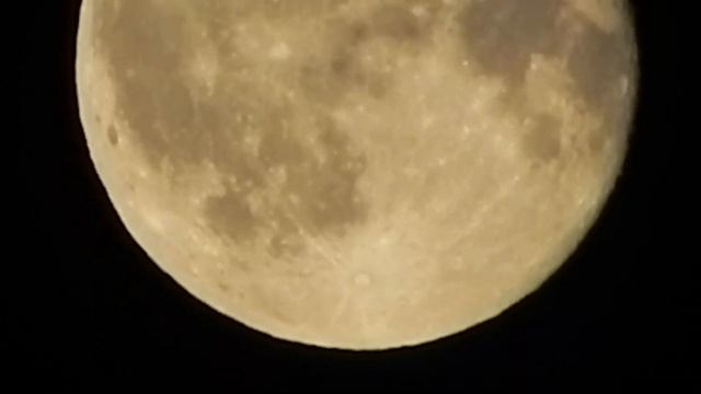 кто летает возле Луны смотреть онлайн