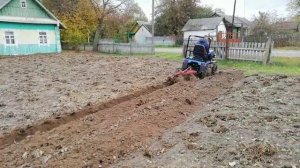 Пахота самодельным плугом для минитрактора амжк-8. Расход топлива уд-25(ск-12)