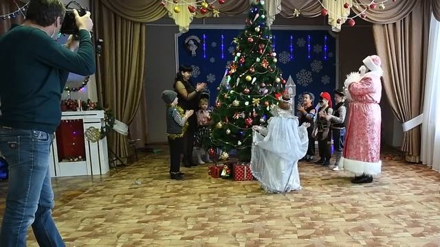 Новогодний утренник смотреть онлайн