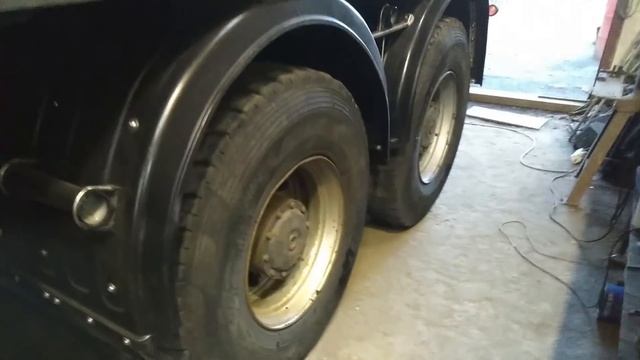 Сороконожка часть 27. Мерседес Актрос 4144к, пневмозамки на задний борт, крылья, стопаки. смотреть онлайн