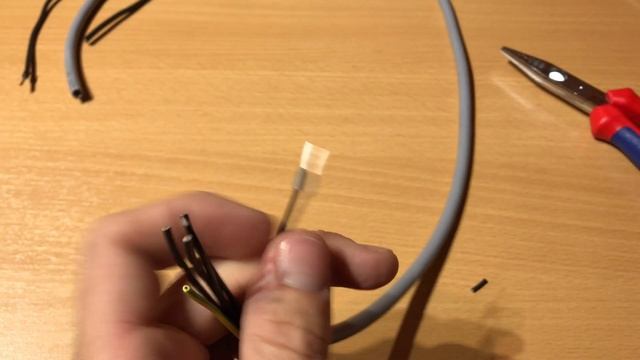 Szczypce wielofunkcyjne wydłużone dla elektryków Knipex 13 05 160 T смотреть онлайн