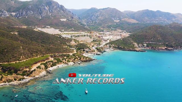 Италия. Сардиния. Скала и пляж Porto Flavia 4К. смотреть онлайн