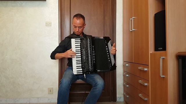 HOW HIGH THE MOON - M. Lewis (Arr. by Arrigo Tomasi) - (plays accordion Renato Siena) смотреть онлайн
