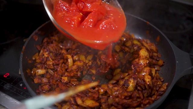 Гуляш из говядины с паприкой и томатами смотреть онлайн