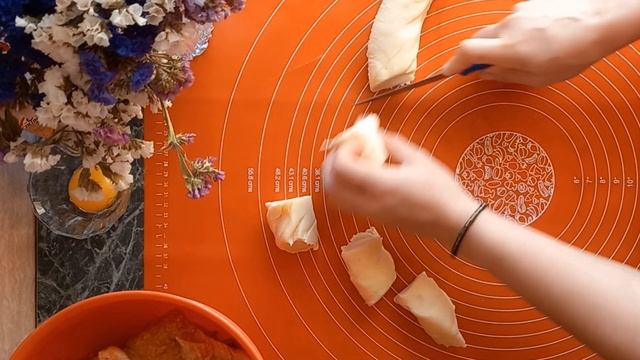 СОЧНЫЕ КУРИНЫЕ НОЖКИ В СЛОЕНОМ ТЕСТЕ!СЛОЕНОЕ ТЕСТО!САМЫЙ ЛЕГКИЙ РЕЦЕПТ!ГОЛЕН! смотреть онлайн