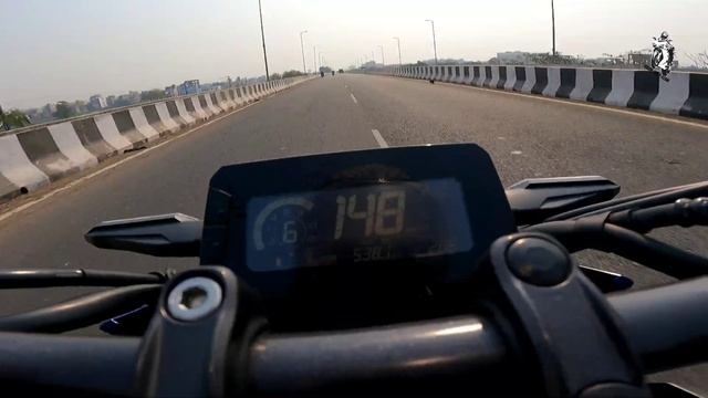 Honda CB 300F Vs CB 300R Race | Top End